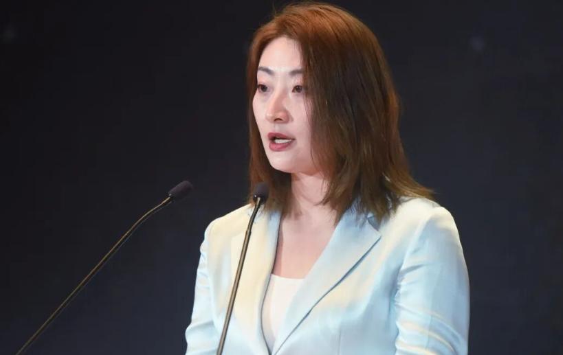 很多人笃定宗馥莉手握几百亿还要抢弟妹18亿信托，可完整法律卷宗看完，整件事根