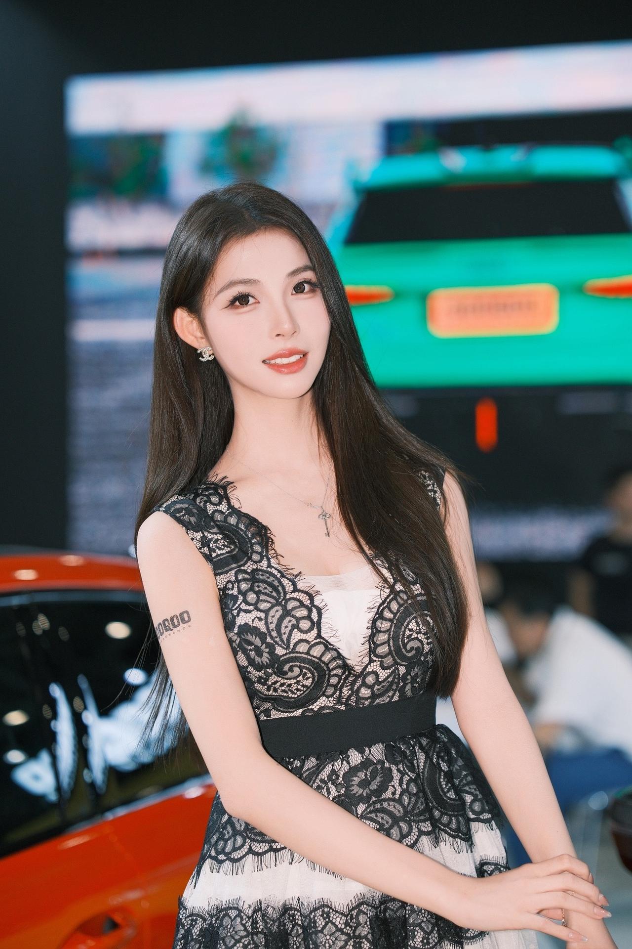 九洲改装车展深圳国际会展中心车模美女车展现场