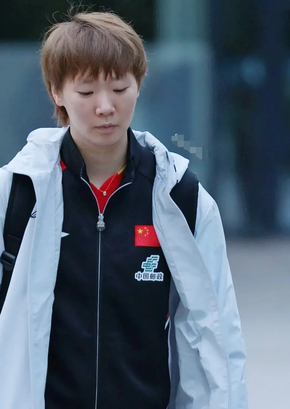 突然很担心曼昱以前从来没有过因为从今晚21点开始曼昱会和莎莎搭档打一场女