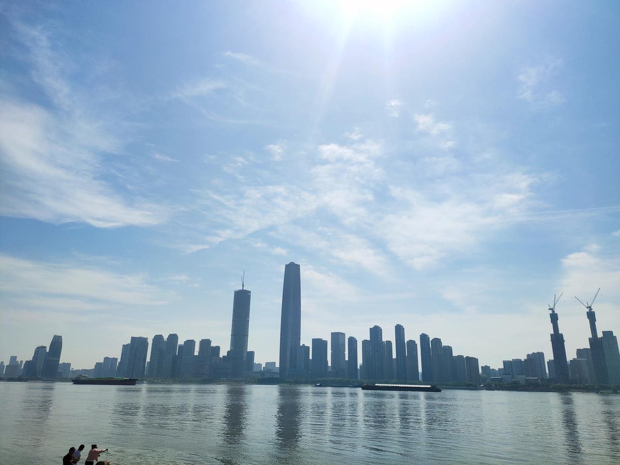 聪明人才买矮楼房住，将来高层楼就是比较麻烦朋友是个销售员，他酒后吐真言说到处都