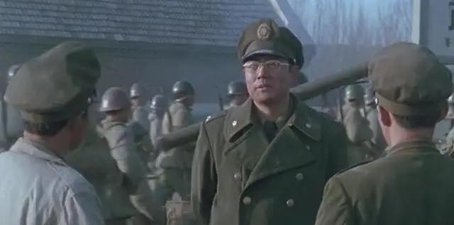 1948年10月，廖耀湘让宪兵枪毙作战不力的师长戴海容。戴海容看到宪兵后，命令卫