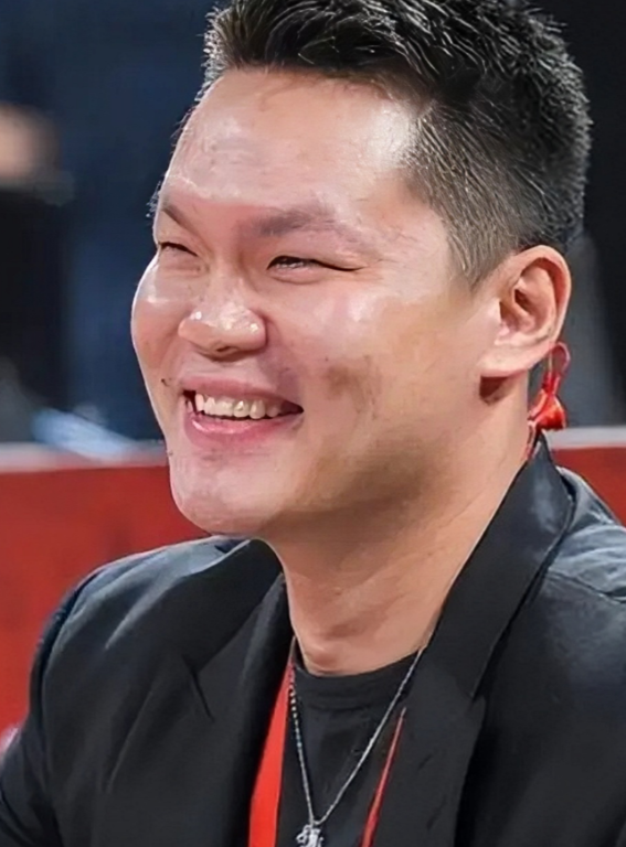 广东男篮总经理朱芳雨：广东新赛季目标总冠军。广东男篮总经理朱芳雨在接受采访时谈到