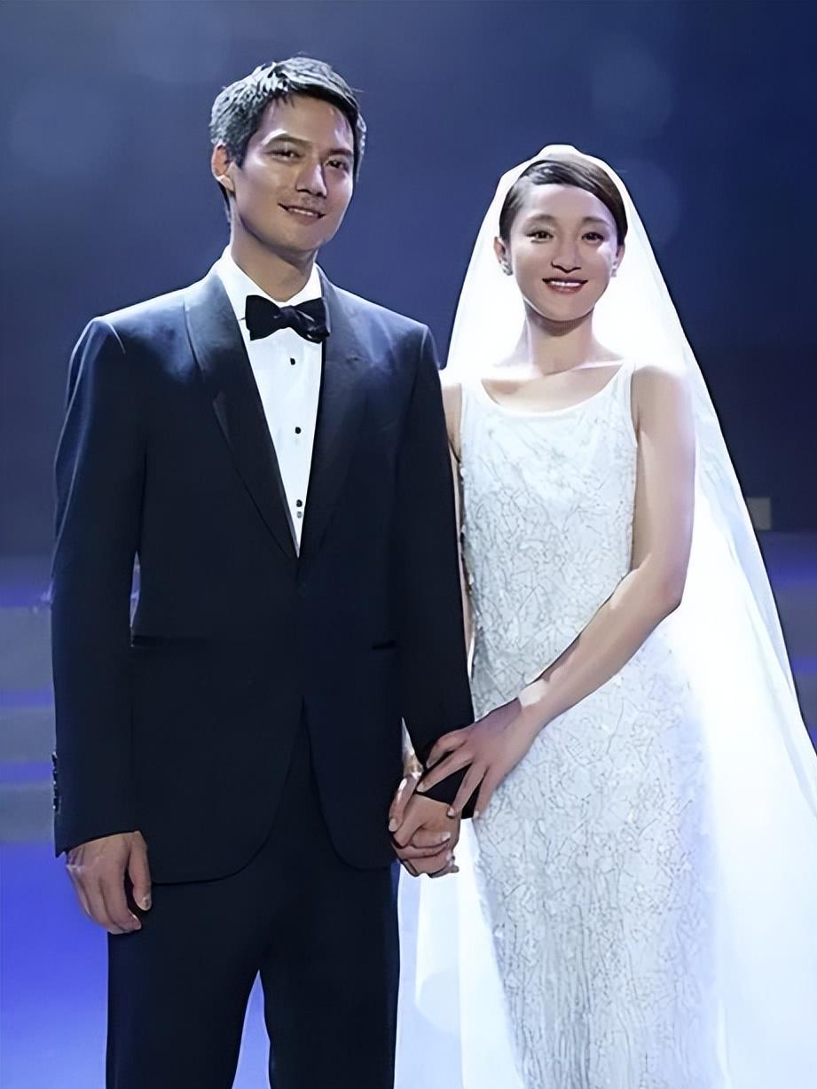 2014年，周迅跟高圣远闪婚。婚后不久，高圣远就问周迅借300万开公司，