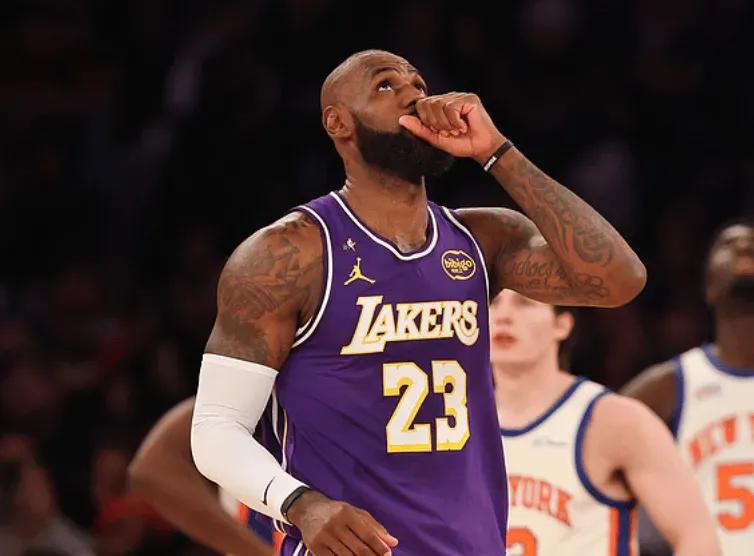 历史上2月份最佳球员：1、詹姆斯——11次2、加内特——3次3、塔图姆、东