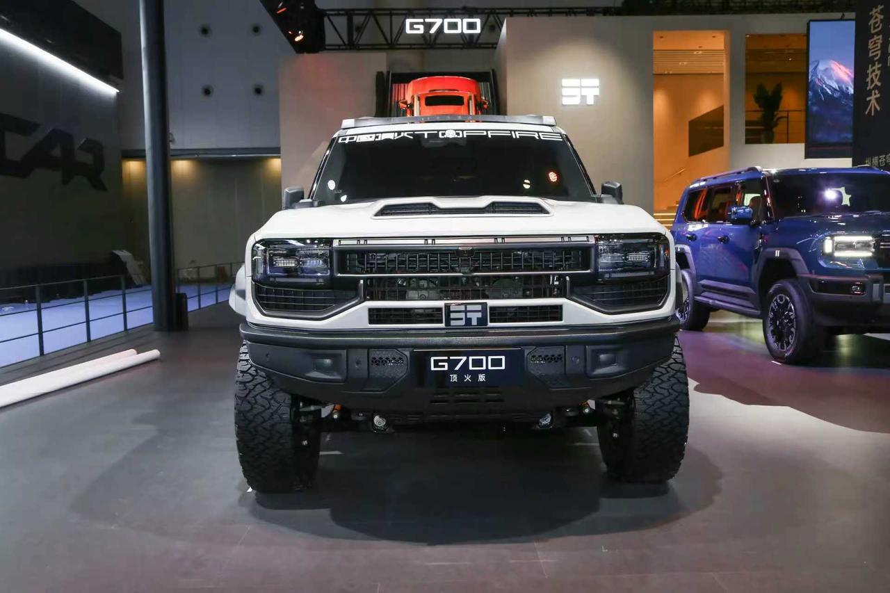 真车比图片霸气老鼻子了！之前看宣传图，我还寻思不就是普通G700贴点花嘛，真见着