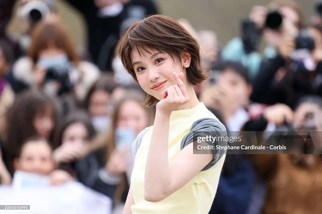 嘛耶，这不是G社这是站姐吧！生图太扛打了，如此美萌！短发的陈都灵