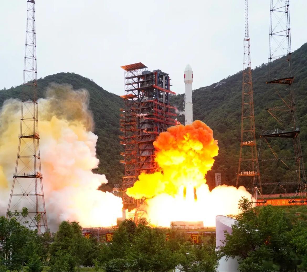 我国成功发射实践三十一号卫星中国航天科技，震撼天地，以航天精神铸魂，浩瀚星空，