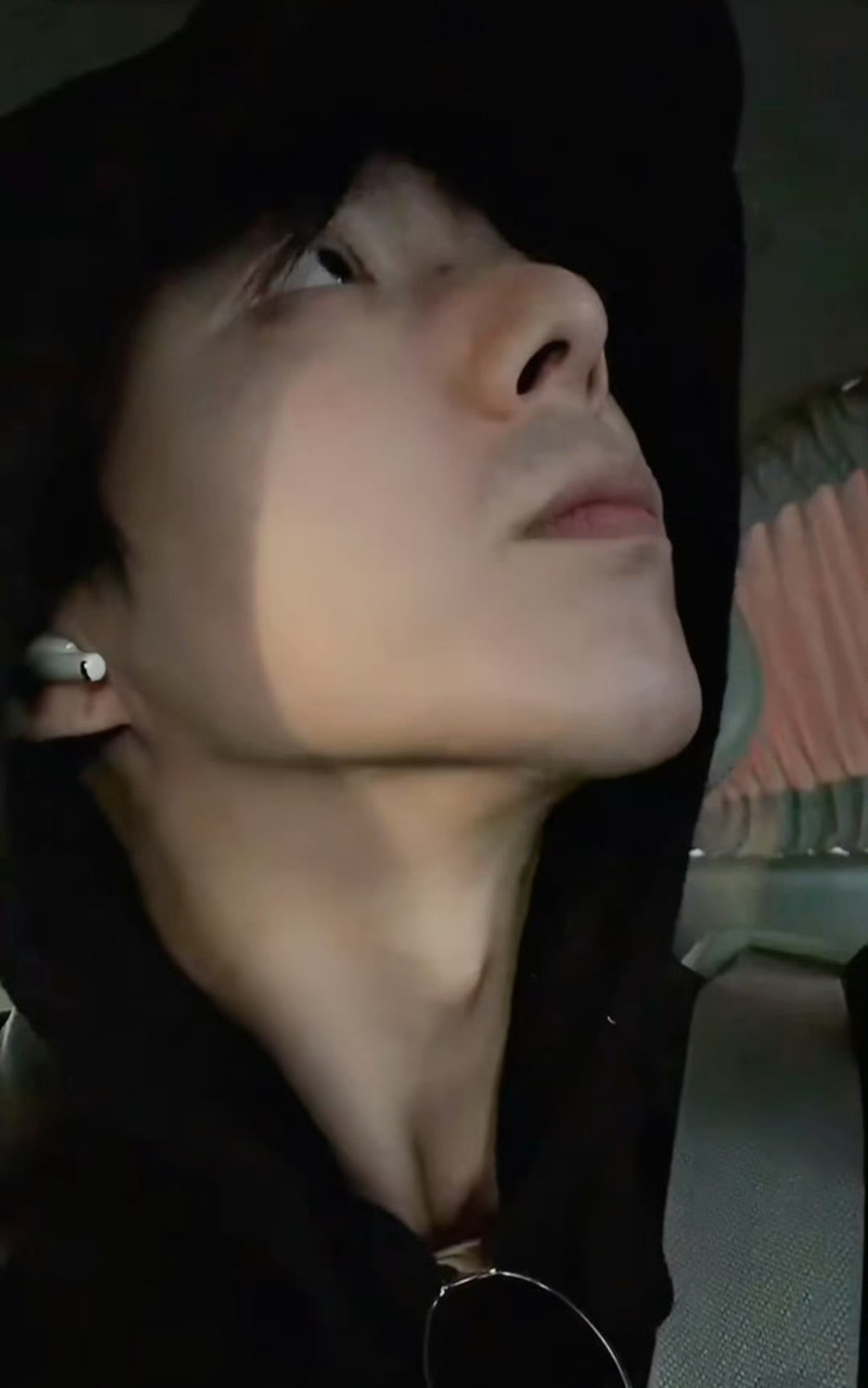 素颜宁哥真的好有范儿！[点赞]早安，宁哥！胃里翻江倒海不舒服，睡得晚醒的早！