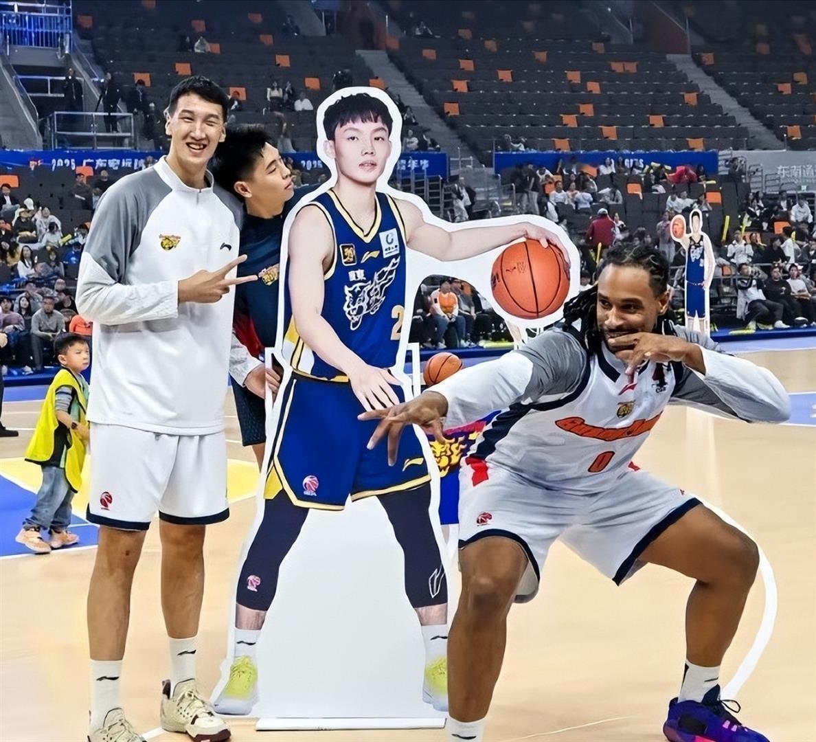 萨林杰或被取消注册！广东男篮输给山西男篮后，萨林杰的表现让自家球迷非常头疼！这