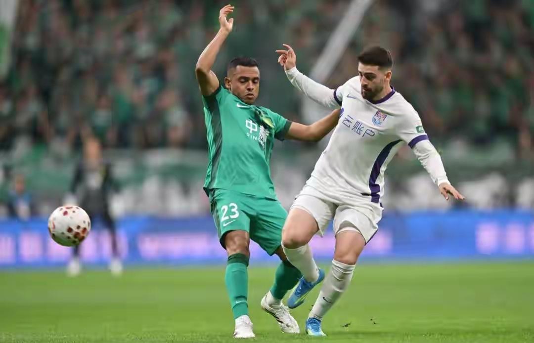 真怒了！津门虎2次手球都不判！北京国安得罪裁判了？昨晚进行的中超联赛第8轮，北