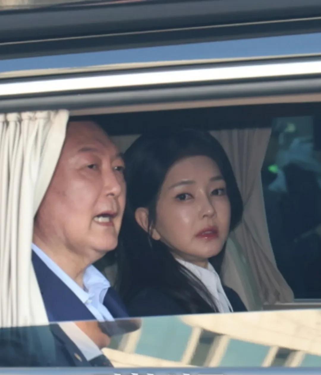 据韩国媒体《京乡新闻》等众多媒体披露了金建希案特检组前往拘留所强制传唤尹锡悦失败