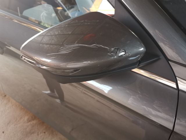 千万不要盲目自信提车第二天回老家，算是学车几年来第一次碰车。高速上一点事都没有