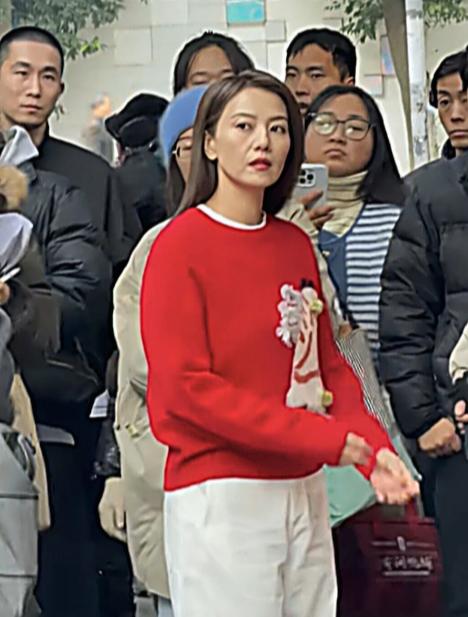 路人视角下50岁的高圆圆，永远的女神没有美颜,没有滤镜,并非整过容的女神,