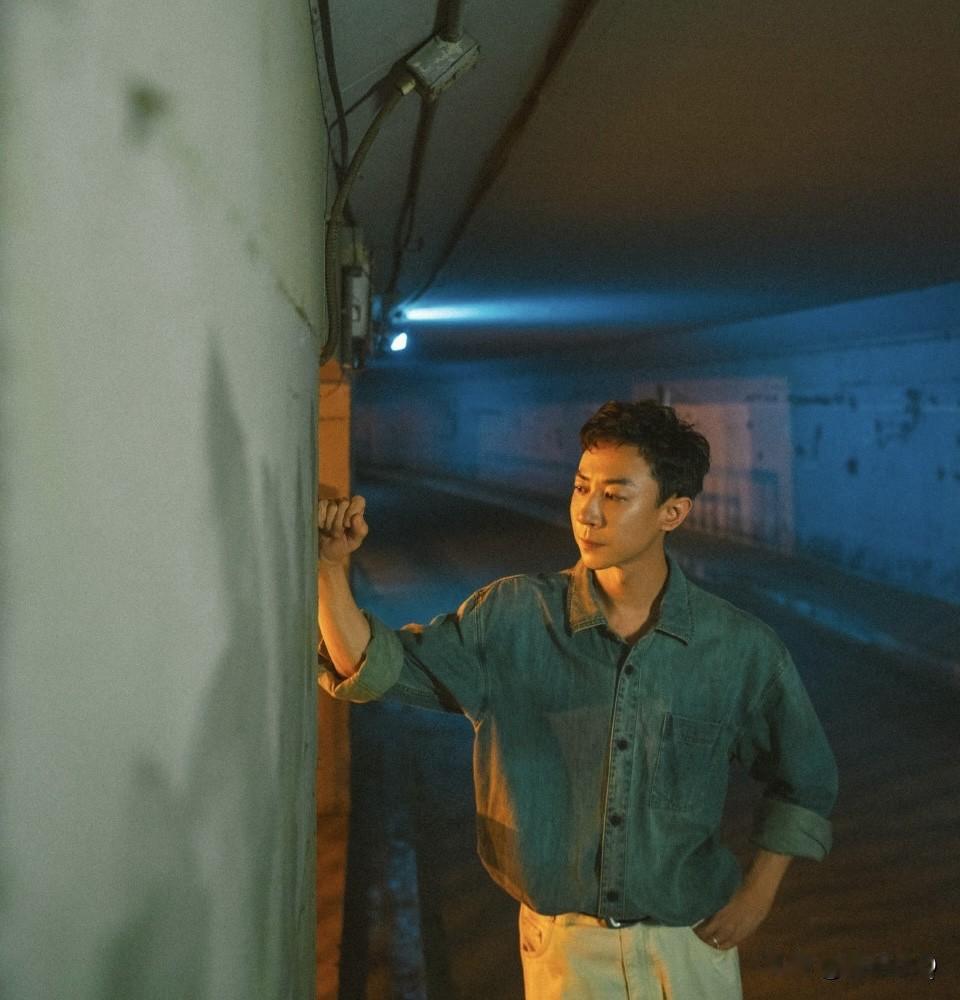 婚后的张维伊看着顺眼多了，换个发型整个人都变了，清爽不油腻，还年轻不少。