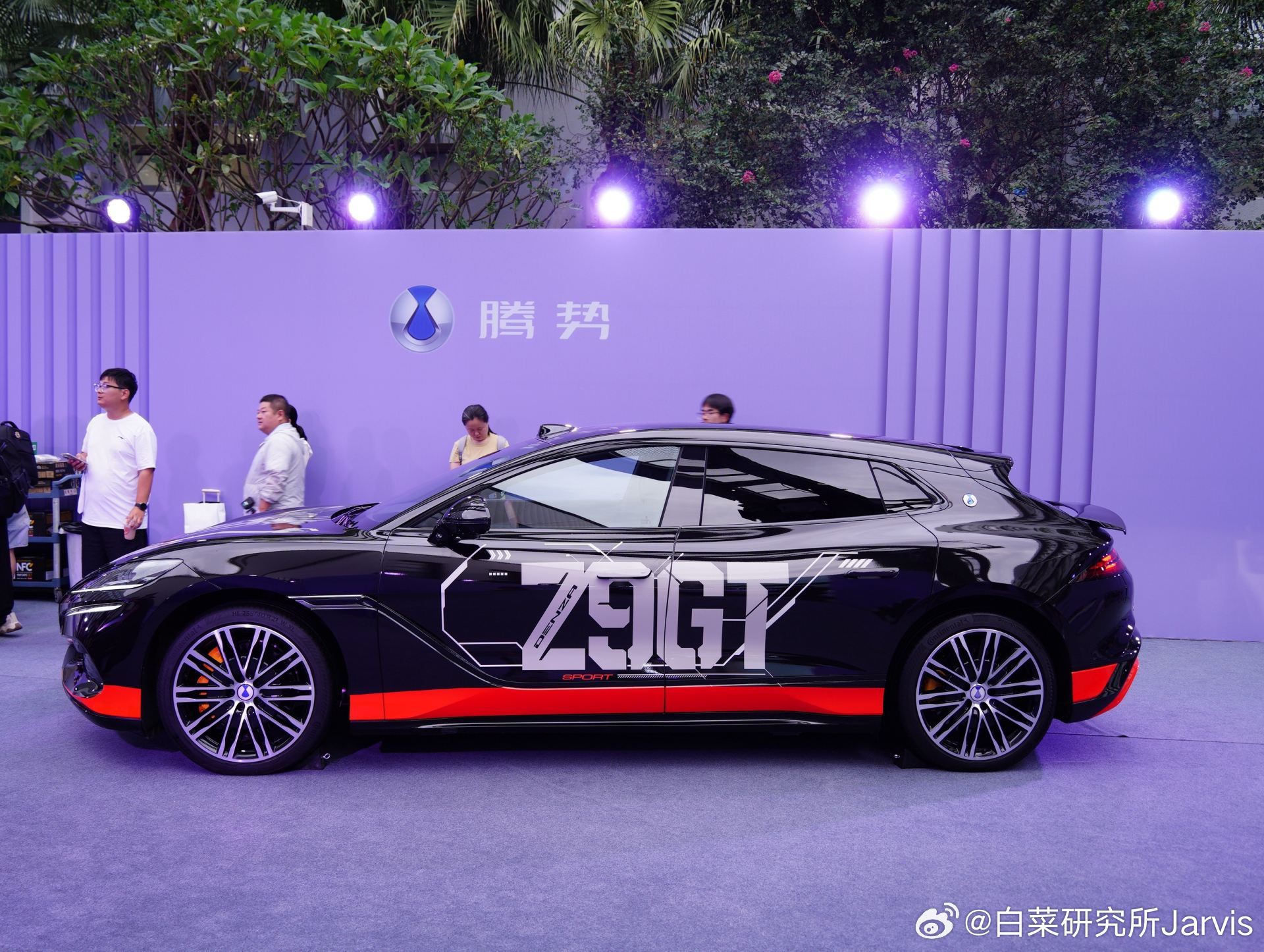 腾势Z9S现在这个车漆，我真的服气。Z9GT这个车漆明显更上一层楼啊这个Z9S也
