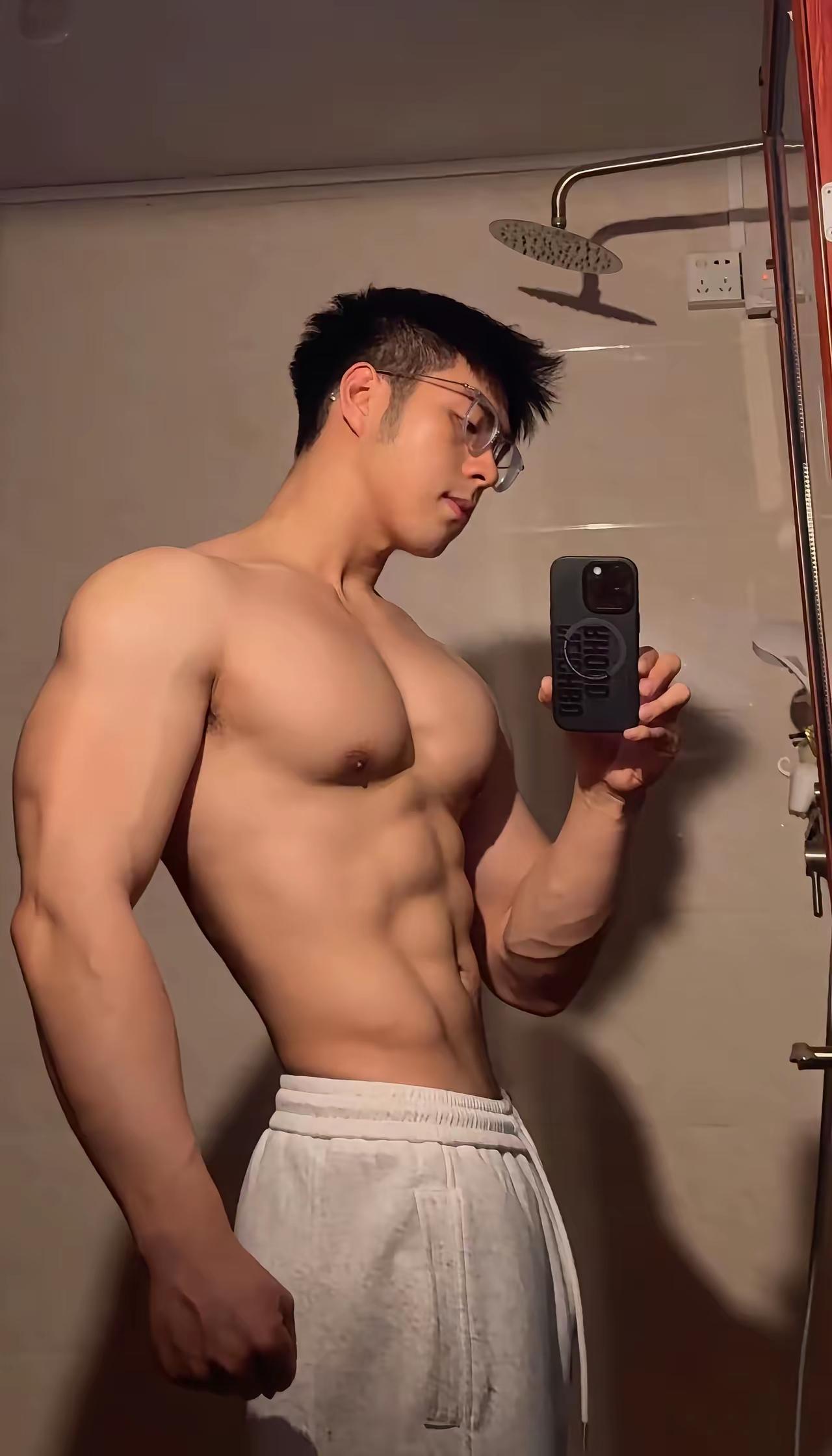 晒图笔记大赛天气一热，短袖一换，世界都变得立体起来。咱们以前可能没发现，原来身边