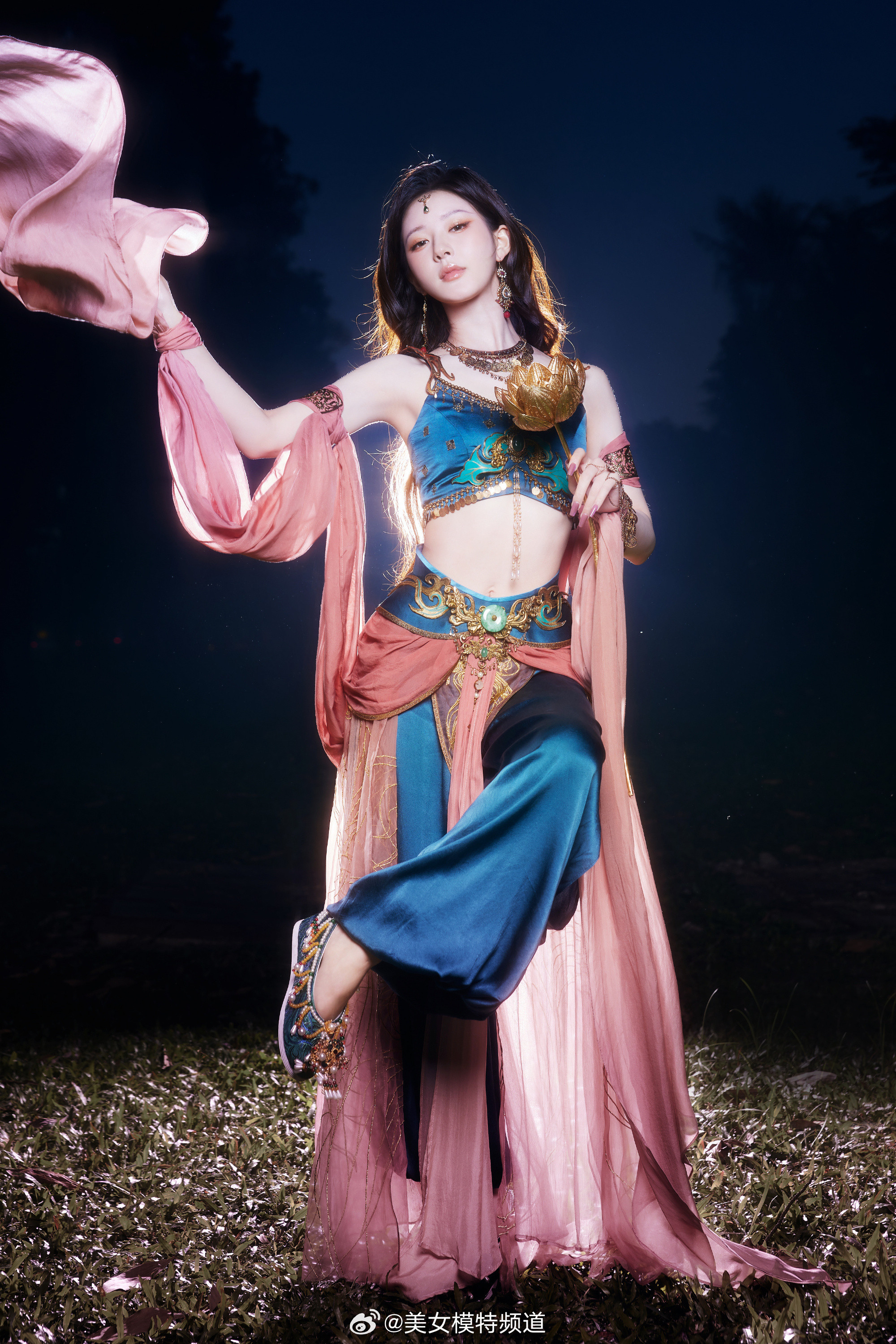 赵露思异域风情美人出镜​​​
