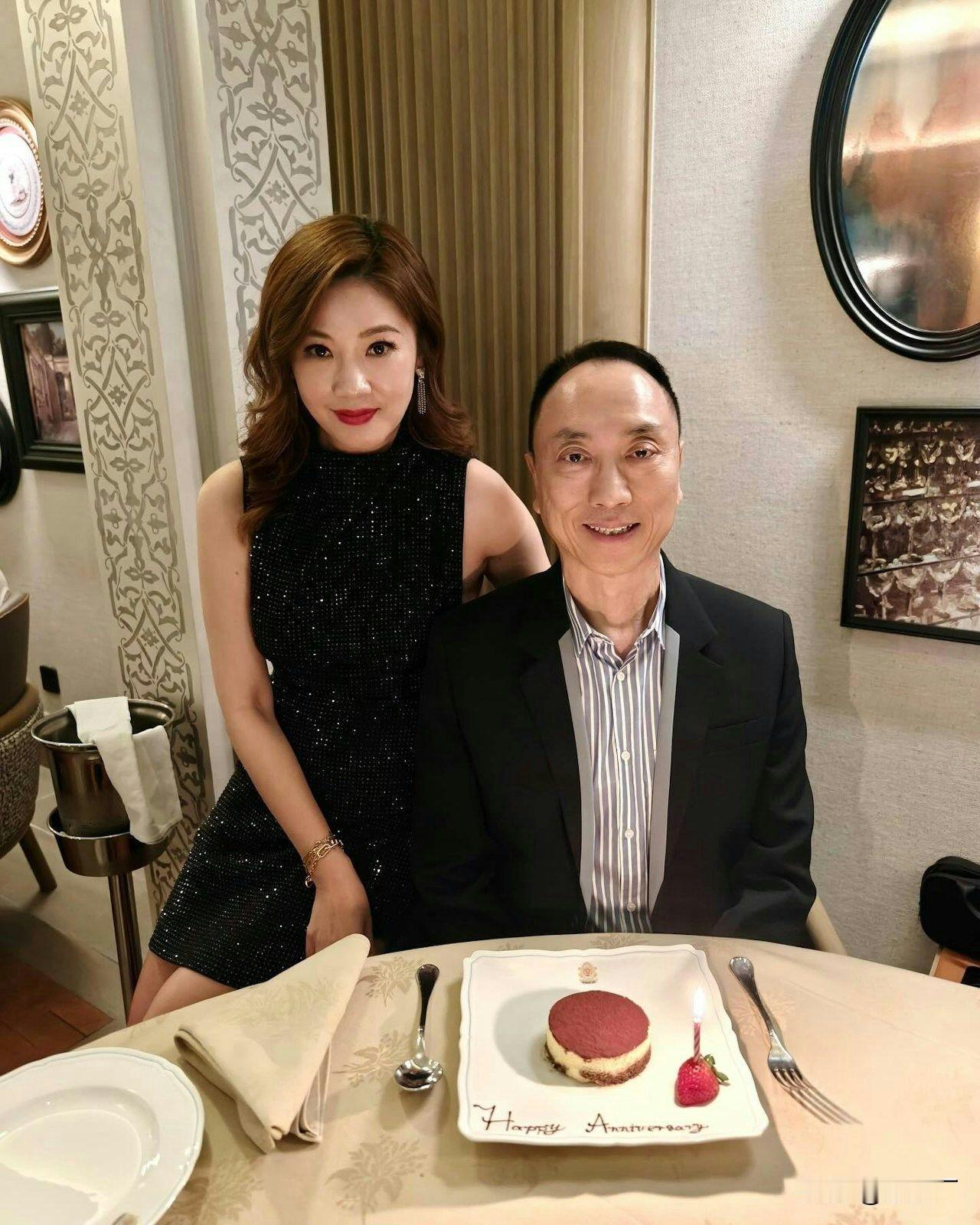 咱就是说，97年港姐冠军翁嘉穗的24岁大儿子也太拼了吧！去年刚从伦敦商学院硕士毕