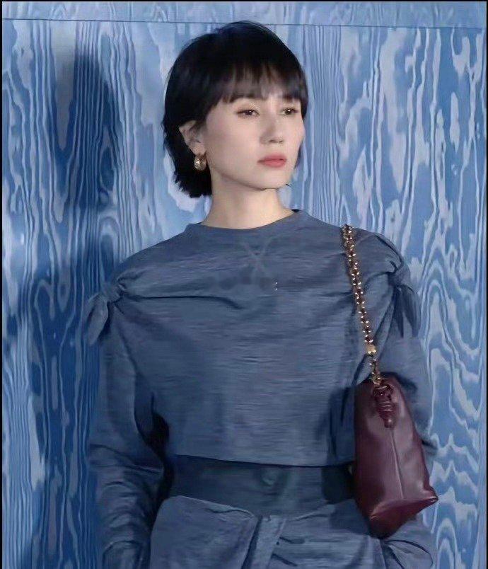 为什么她每次穿衣又不漏，看上去很高级又性感​​​