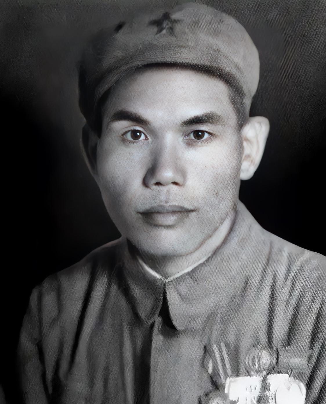 他是原四野嫩江军区警备第一旅旅长，1955年授衔仅授少校，当场申请转业，隐姓埋名