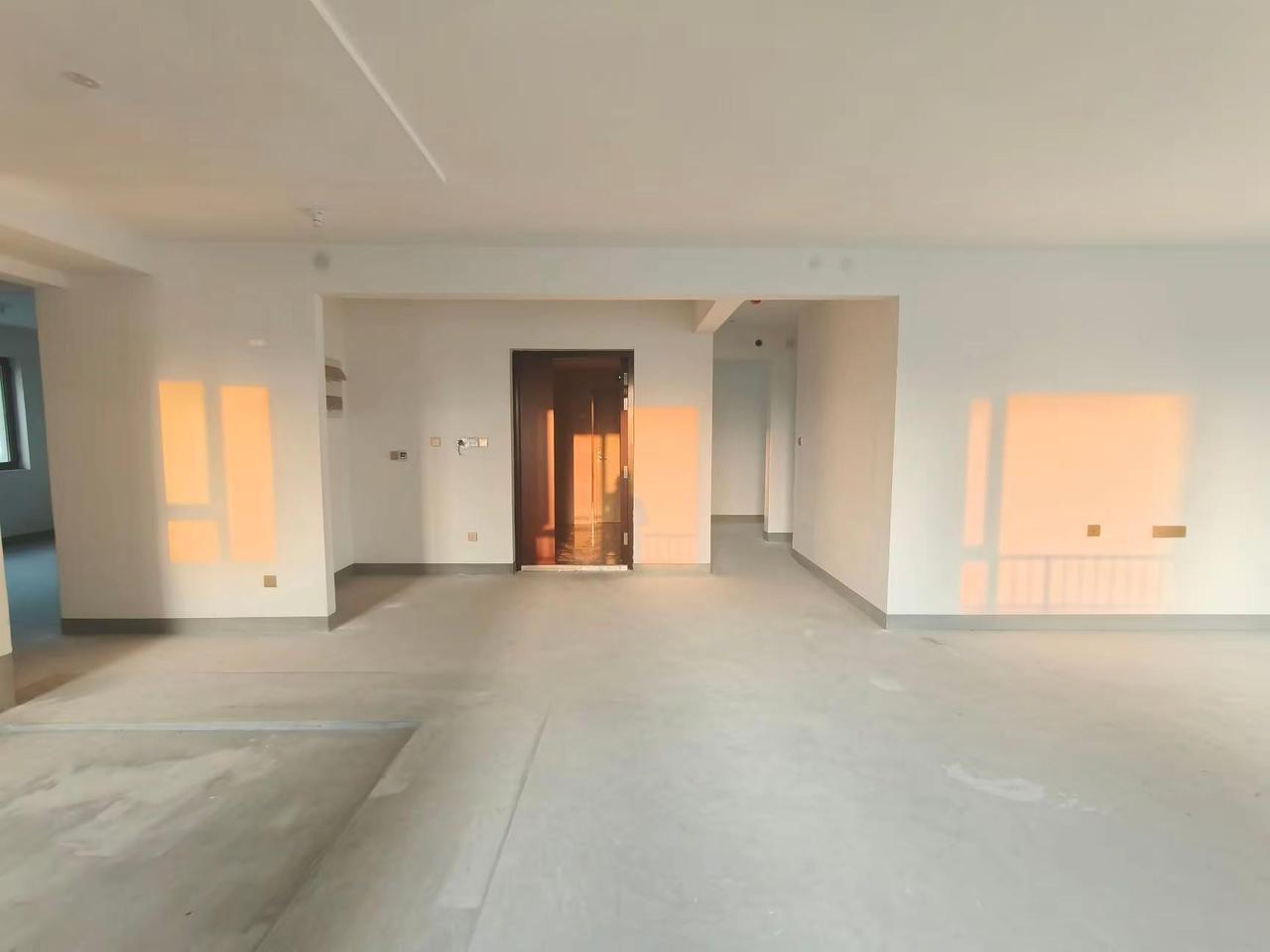 济南东部历下区长岭山片区奥体铂悦府226平，这个毛坯户型我觉得真算是长岭山的Yy