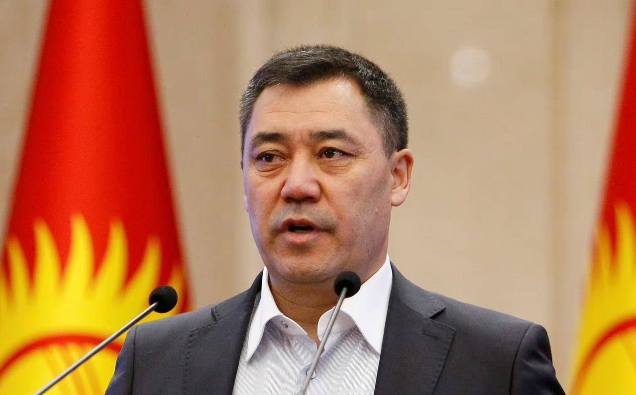 2月10日，吉尔吉斯斯坦总统网站显示，总统扎帕罗夫签署法令，解除副总理兼国家安全