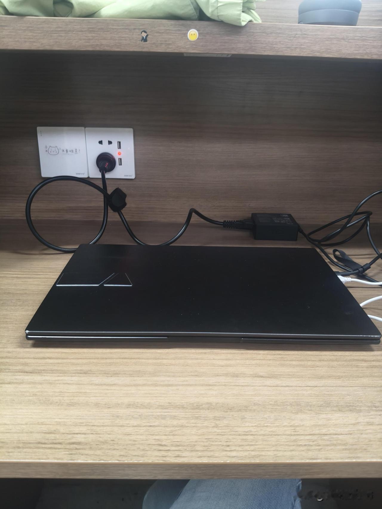 家里太穷了考研还是直接就业六岁父母离婚，和爸爸一起生活，后面父亲生病了只能顾得