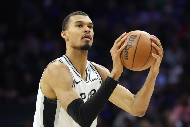 谈到马刺夺冠的可能性，前NBA球员理查德·杰弗森说：“这是马刺崛起的第一个年头，