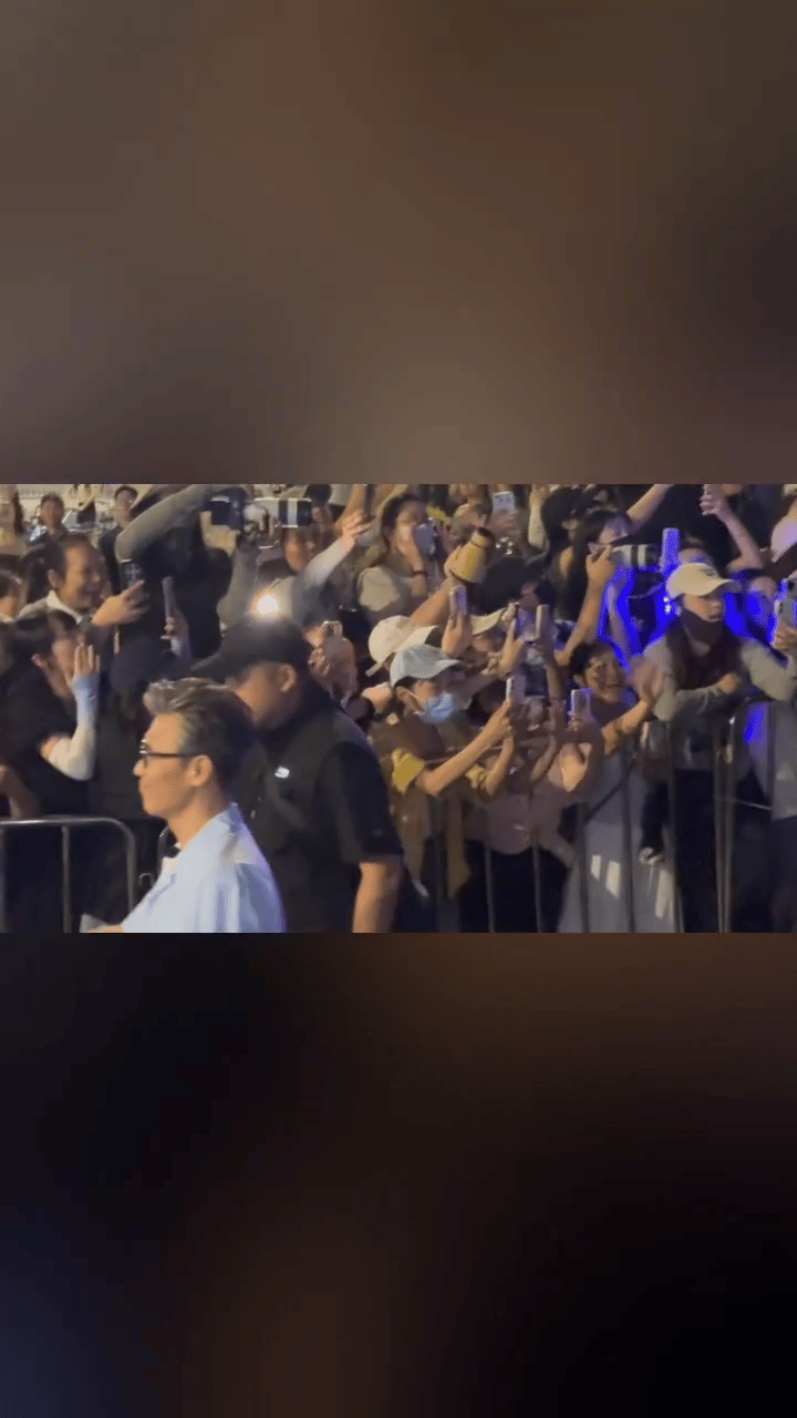 镜头跟着漂亮宝宝走