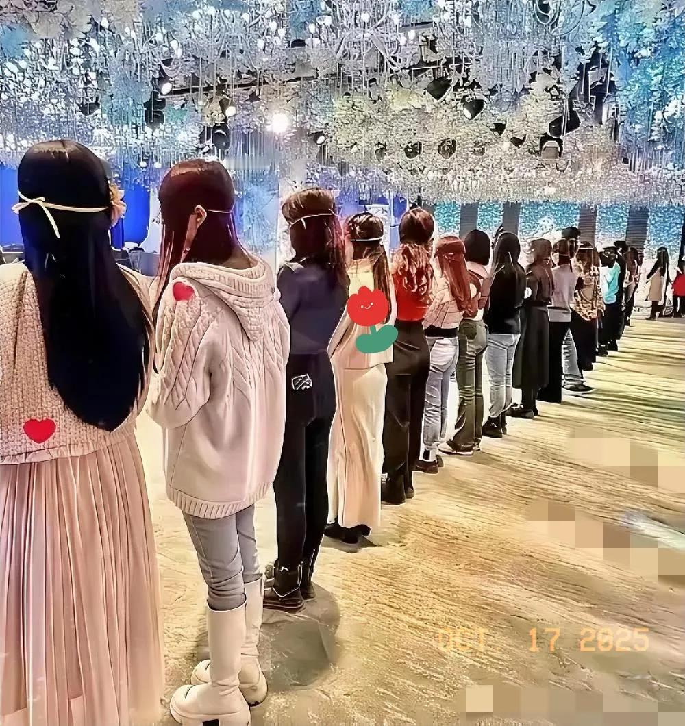 成都、杭州相亲会挤着上千个姑娘，男生却只来几十个——这场景现在看真不是新鲜事了！