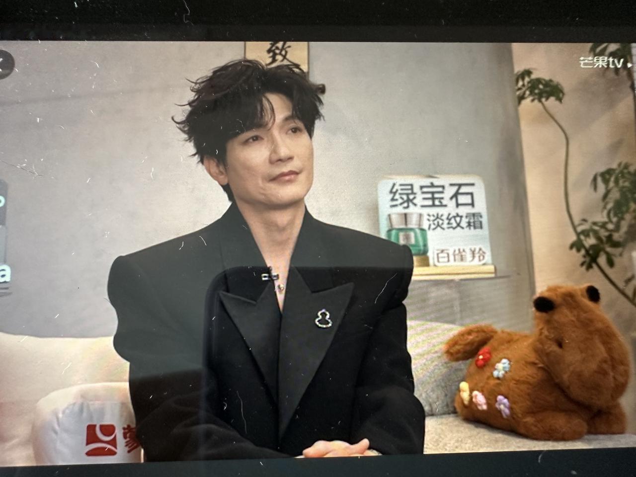 陈楚生在直播间咳嗽了几下，弄得我好紧张。生哥这是嗓子不舒服吗？感觉他就像自己