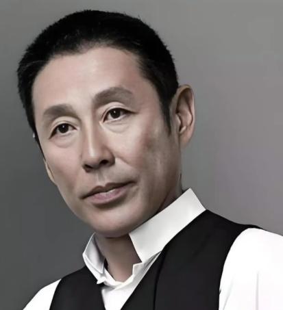 陈道明曾说："你接触的人多了就会发现，那些舍不得吃舍不得穿、抠抠搜搜一辈子的人，