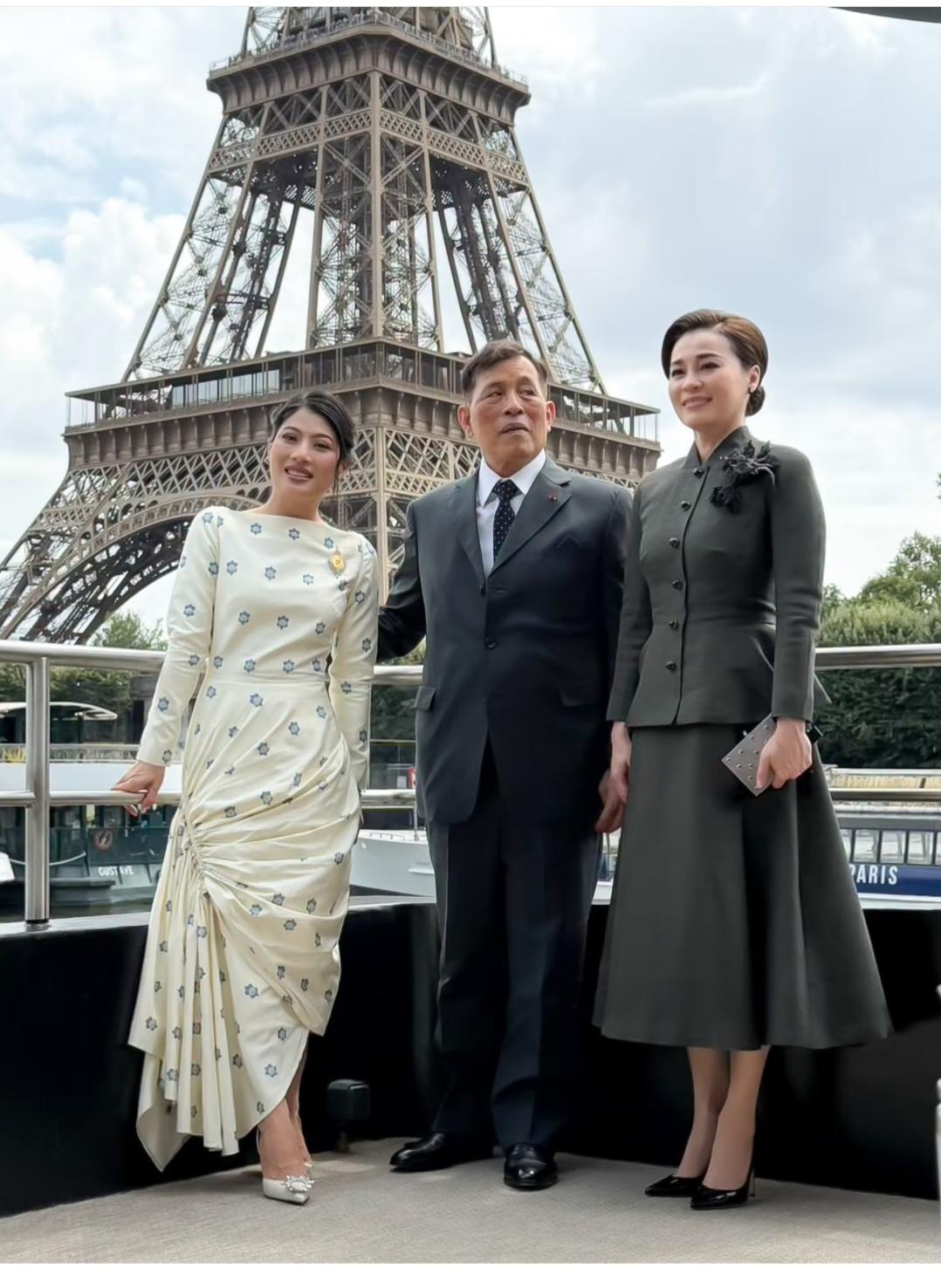 公主这裙子，为什么用根绳拽起来。