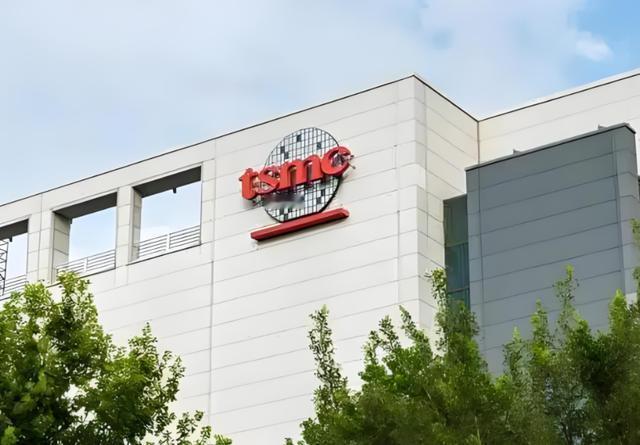 【台积电正在吸大陆的血补自己的亏】 最近台积电2024年的财报一出来，圈内人