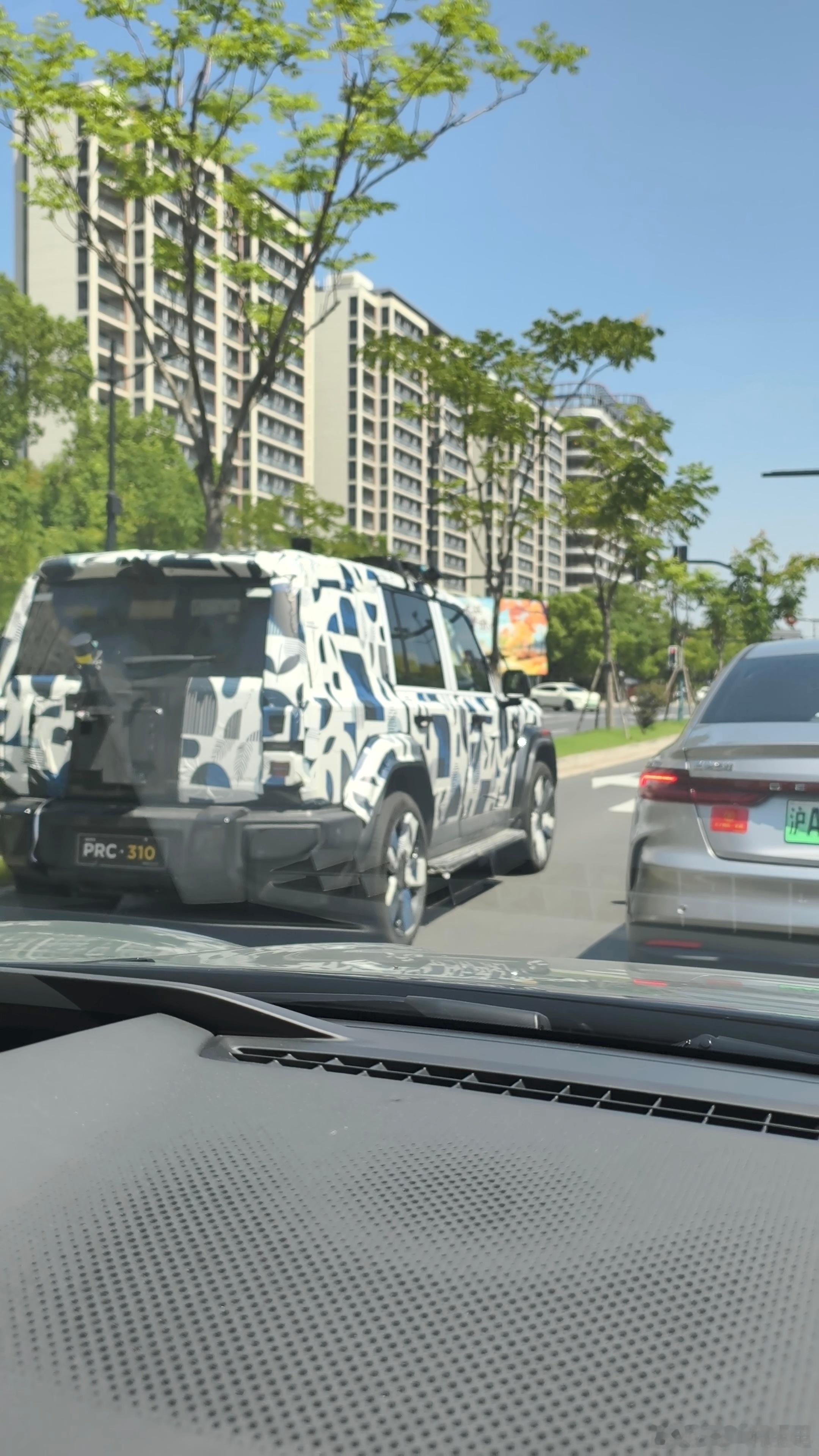 张江碰到的，这啥伪装车，看屁股我一开始以为坦克300呢大v聊车​​​