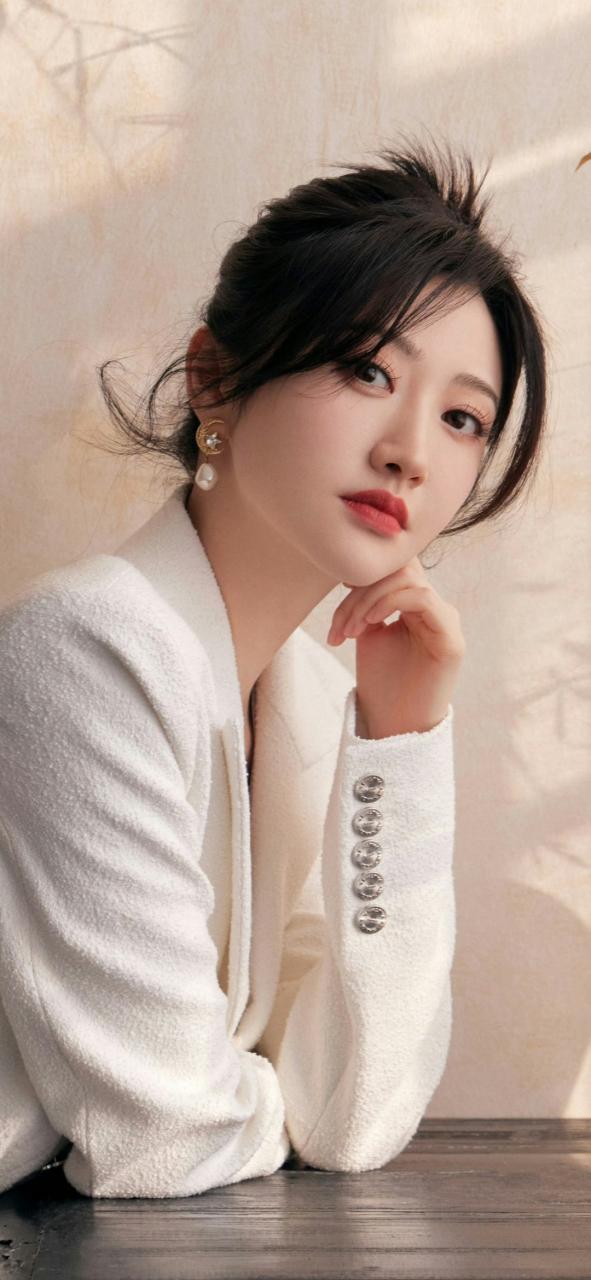 影响女性气质的关键因素是什么?女性气质作为一种内在的魅力和独特的个人特质，受