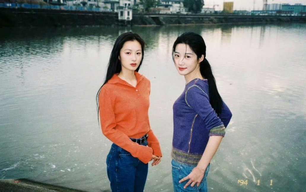 都说卢昱晓有点普但是合照好像没输过​​​​