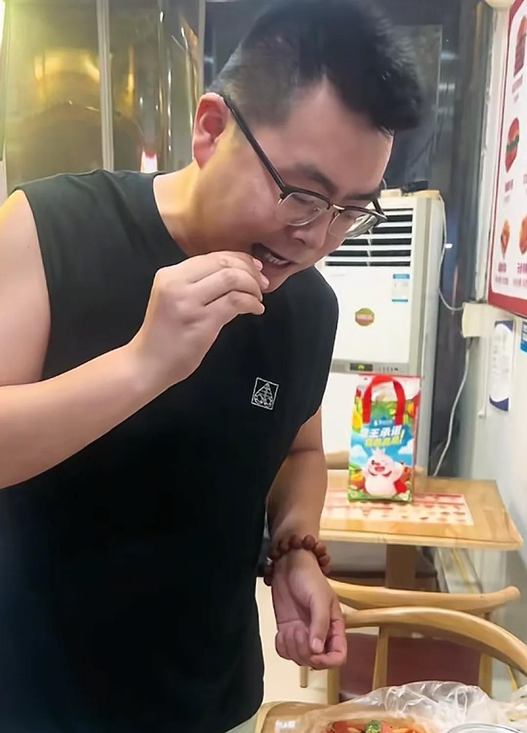 感觉郭威跟不食人间烟火一样！不知道，看不看网上的评论，田静视频中的郭威，总