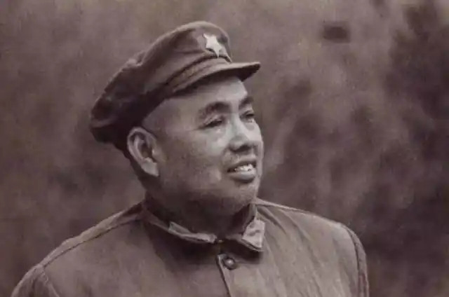 1979年6月，广州军区司令许世友上将率部凯旋，乘坐火车返回了广州城。几位干部已