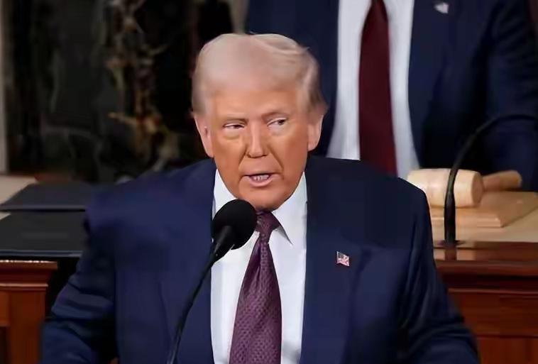 睁眼说瞎话！特朗普竟然声称，国际油价高涨是因为俄乌冲突！早前两天，美国总统特
