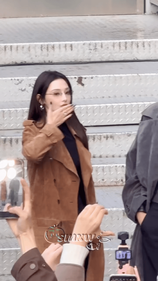 彭小苒在我首页飞一天吻了彭小苒在我首页飞吻飞了一整天，这谁顶得住啊！原本气场强