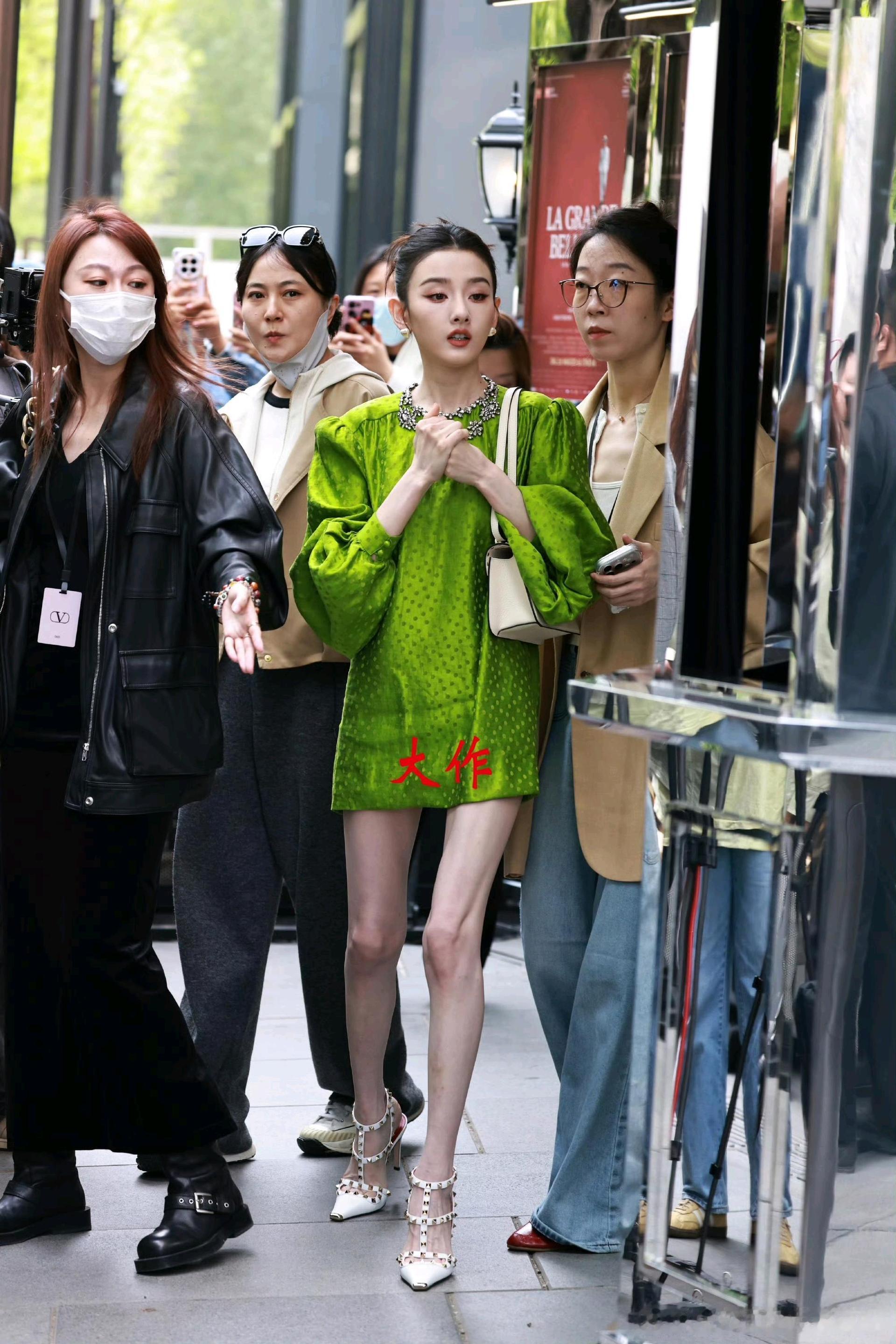 这腿太吓人了多吃点饭吧骷髅本喽