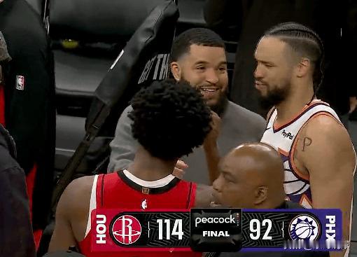 火箭击败太阳皆大欢喜，下面复盘一下这场比赛火箭方面流露的5个问题：1.阿门并没