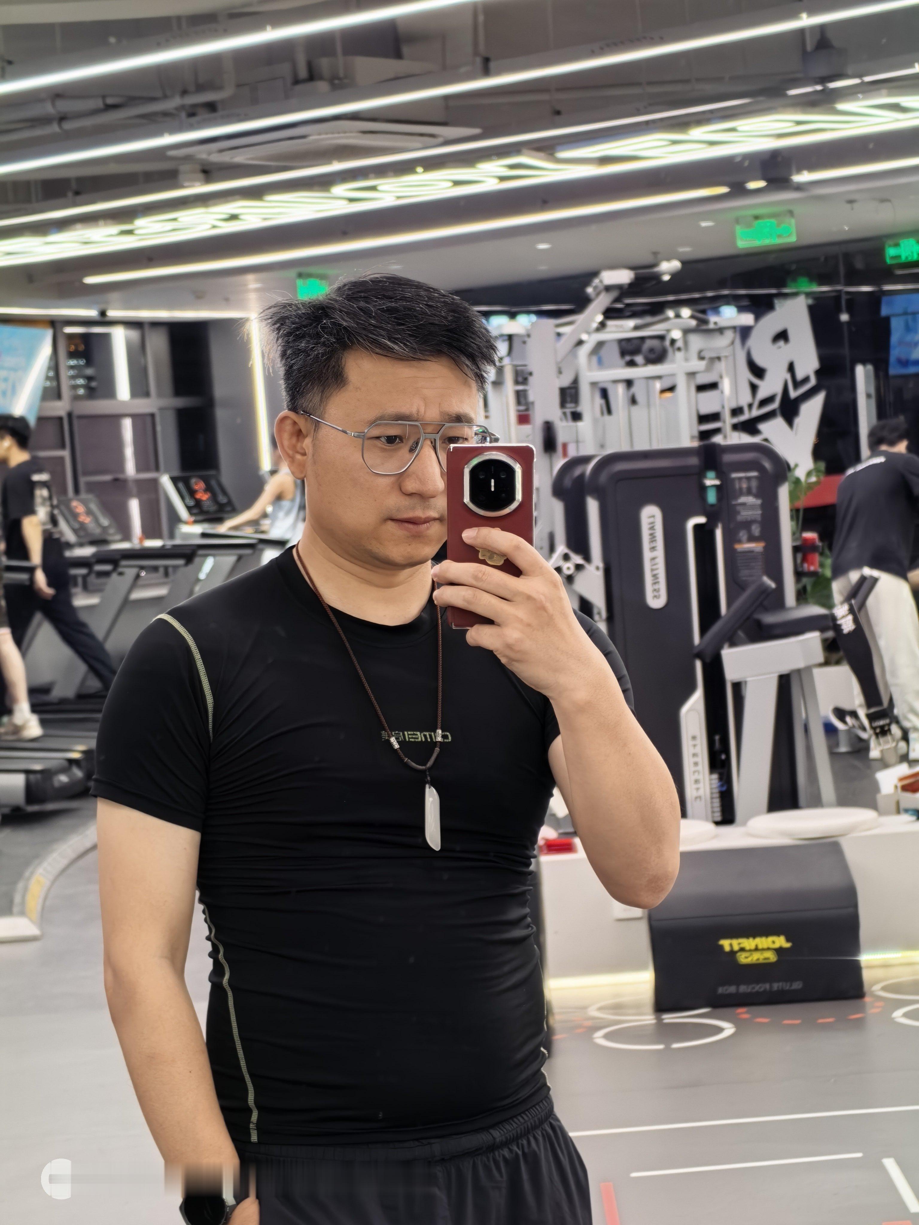 昨天下午有一个朋友给我打电话。他是在2024年和我一起自驾去天津的时候，买了一辆