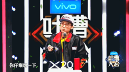 何炅让毛不易即兴创作《我们不一样》却没想到