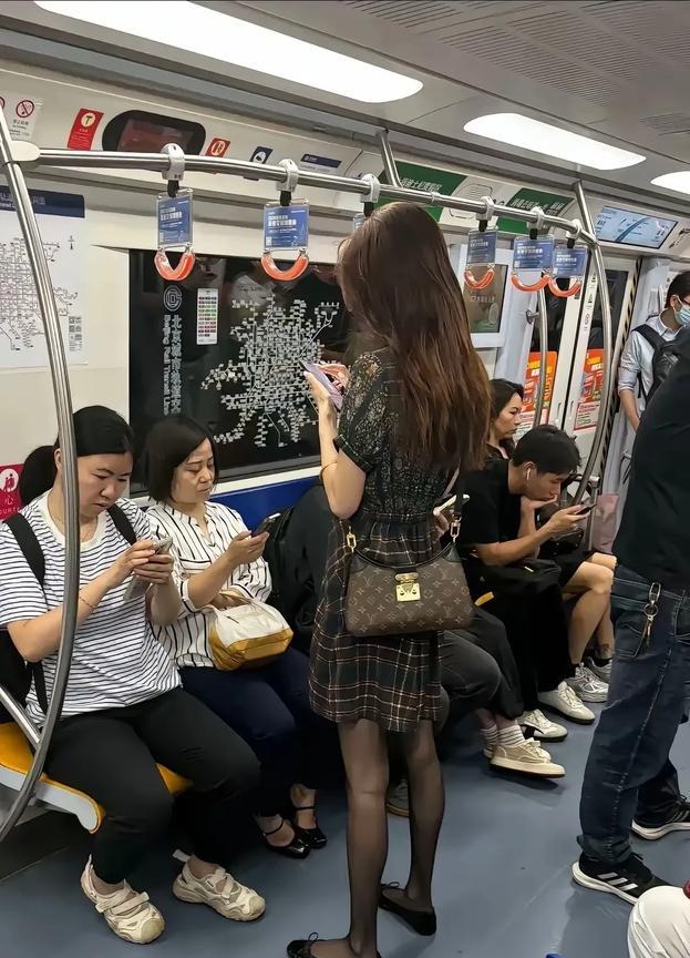 怎么样才能要到她的联系方式？