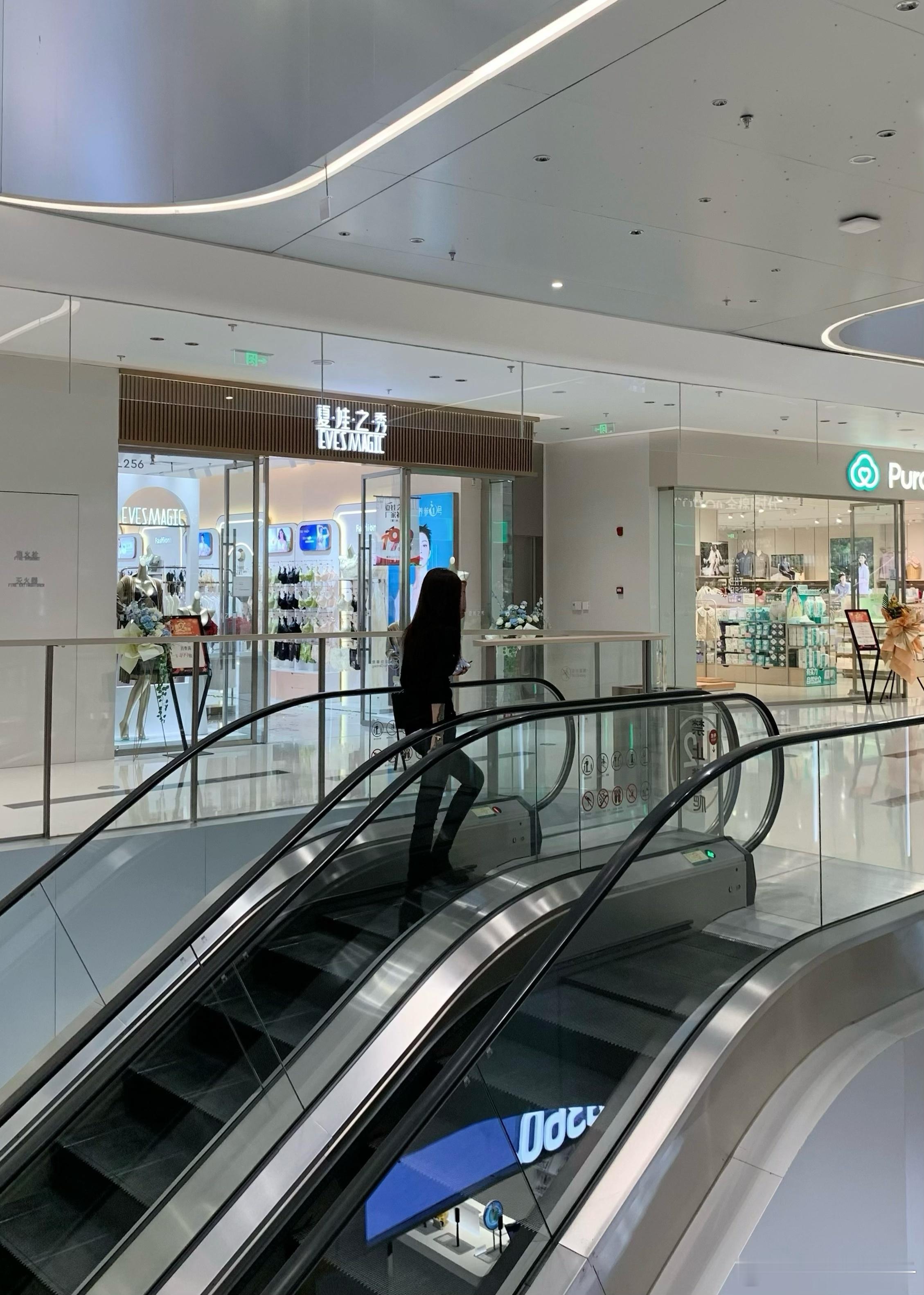 气质女人就穿一身黑