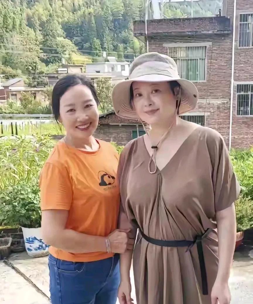 女神，虽然老了也胖了，身材也走样了，但是一脸富态，带着慈祥温柔，一看就是贤妻良母