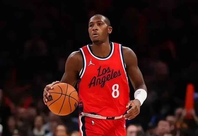 邓恩现在有三分有防守有抢断快船战胜公牛，邓恩是第一功臣，邓恩本场投篮投篮6中