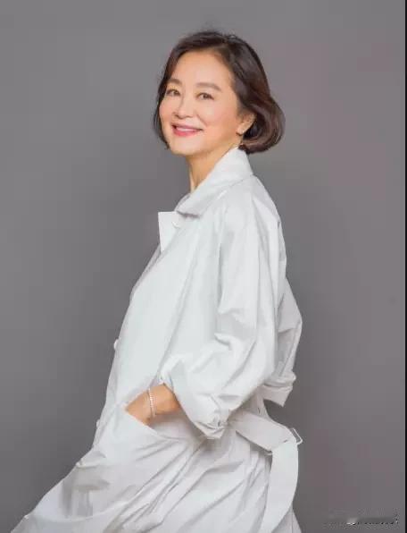 【林青霞11亿豪宅被小强攻占！网友：东方不败也斗不过蟑螂精？】救命！林青霞